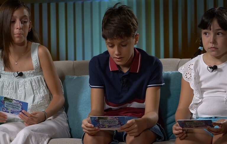 RAQUEL, GONZALO Y ELIA -  ENTREVISTADORES DE HABLANDO EN ALPHA