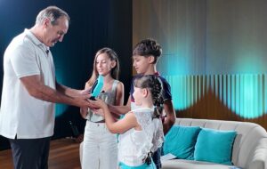 TROFEO DE CASIMIRO CON RAQUEL, GONZALO Y ELIA